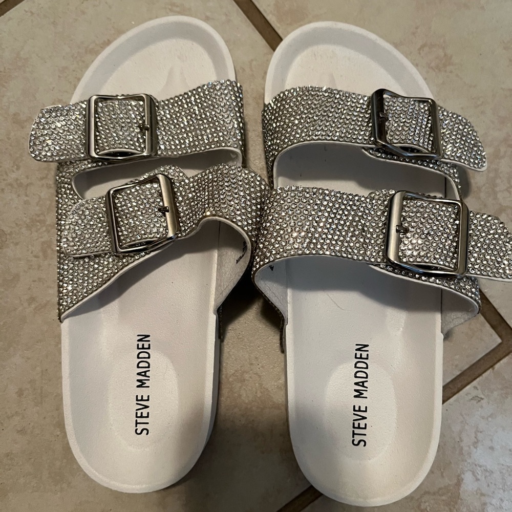 Steve Madden girls sparkle sandals. Never worn. Size 2.